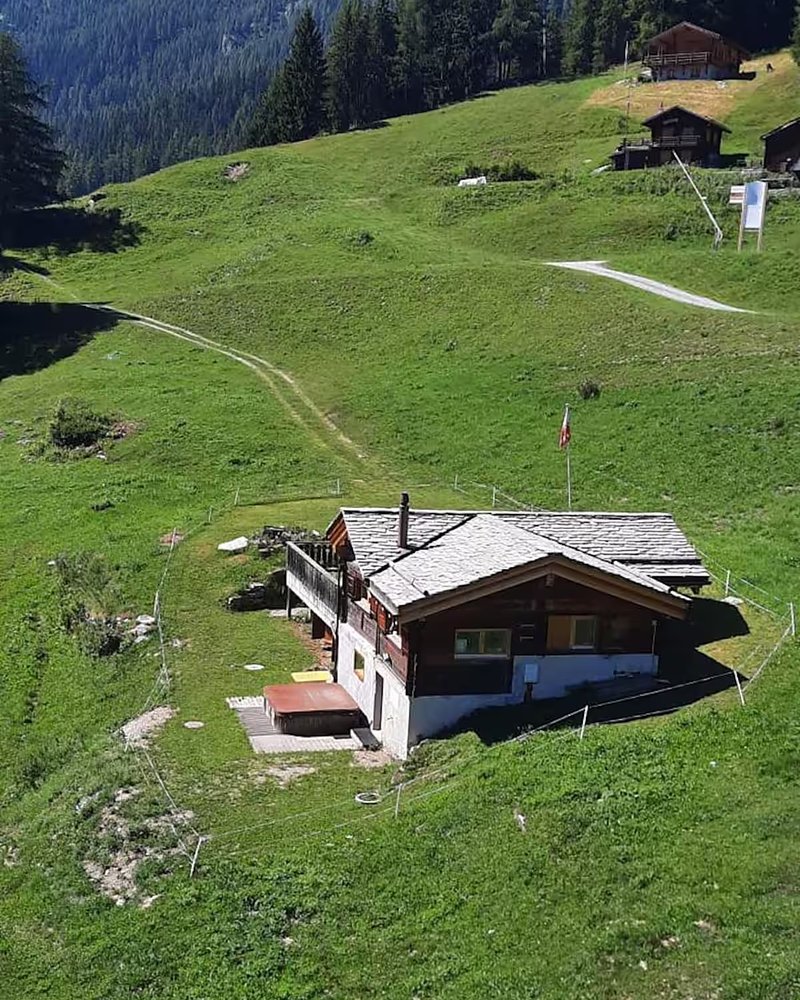 Le chalet — extérieur — vue 4